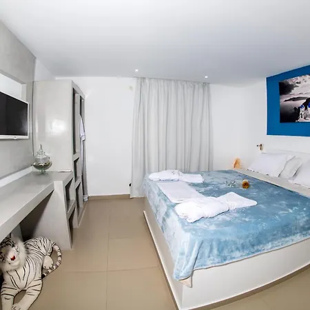 阿基里斯公寓酒店 *